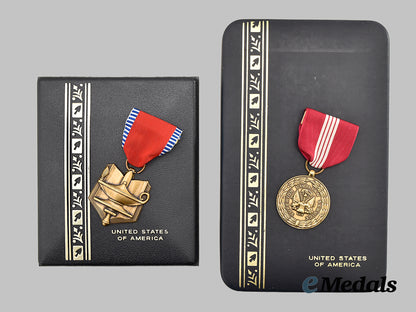 united_states._a_lot_of_cased_medals&_awards___m_n_c2555