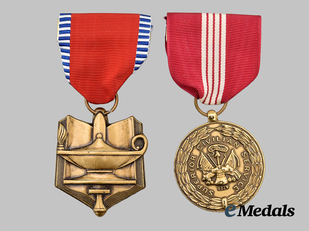 united_states._a_lot_of_cased_medals&_awards___m_n_c2556