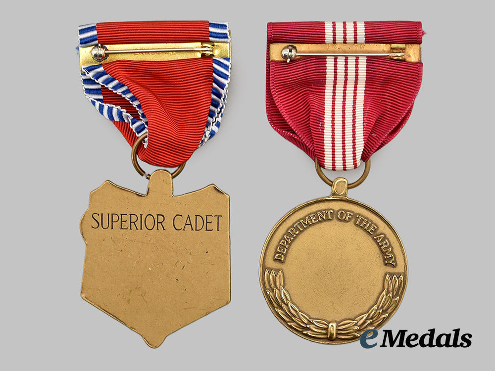 united_states._a_lot_of_cased_medals&_awards___m_n_c2557