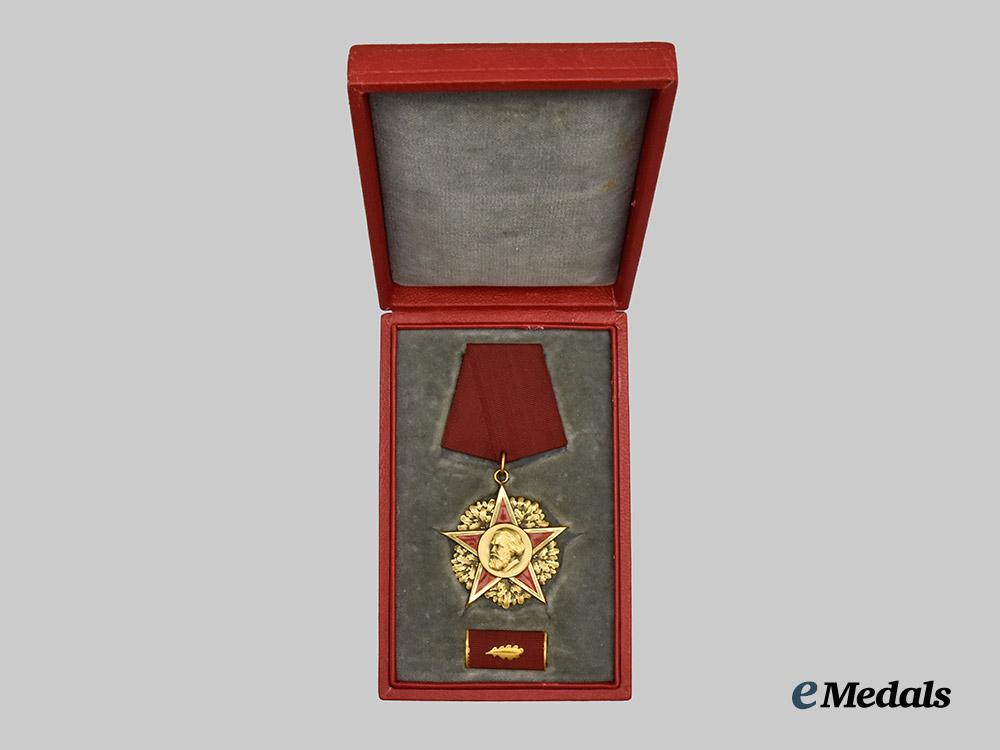 germany,_democratic_republic._a_rare_order_of_karl_marx_in_gold,_with_case_and_award_documents___m_n_c2562