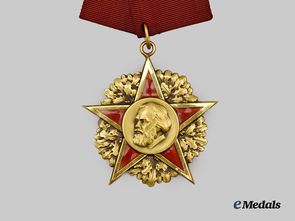 germany,_democratic_republic._a_rare_order_of_karl_marx_in_gold,_with_case_and_award_documents___m_n_c2565