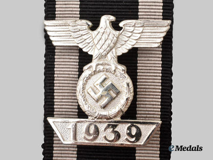 germany,_wehrmacht._a1939_clasp_to_the_iron_cross_i_i_class,_second_pattern,_type_a_by_wilhelm_deumer___m_n_c2569