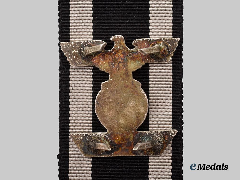 germany,_wehrmacht._a1939_clasp_to_the_iron_cross_i_i_class,_second_pattern,_type_a_by_wilhelm_deumer___m_n_c2571
