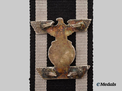 germany,_wehrmacht._a1939_clasp_to_the_iron_cross_i_i_class,_second_pattern,_type_a_by_wilhelm_deumer___m_n_c2571
