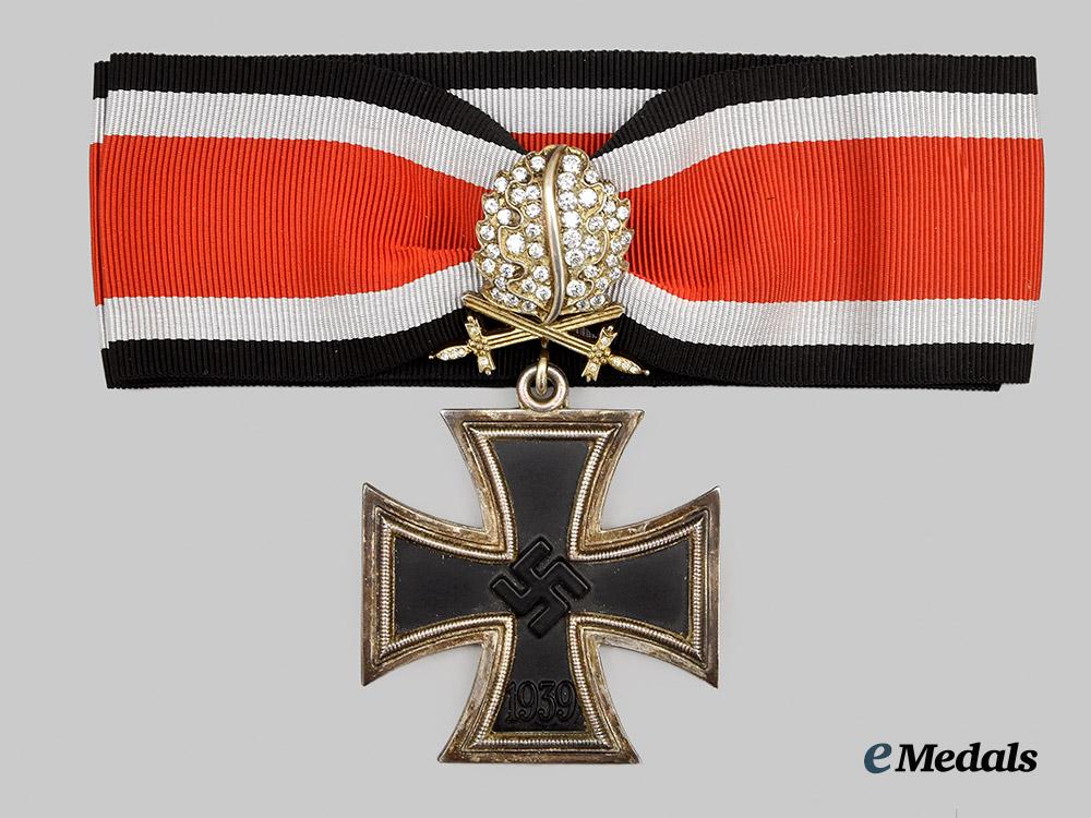 germany,_federal_republic._a_knight’s_cross_of_the_iron_cross_presentation_set,_exhibition_example_with_case,_c.1965___m_n_c2593