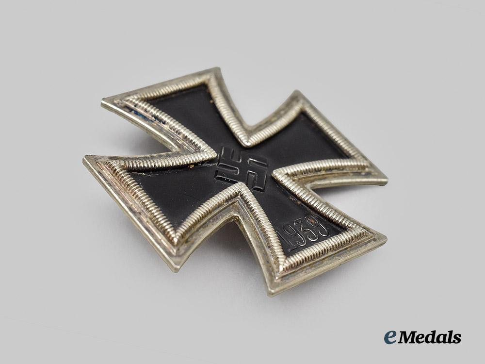 germany,_federal_republic._a_knight’s_cross_of_the_iron_cross_presentation_set,_exhibition_example_with_case,_c.1965___m_n_c2606