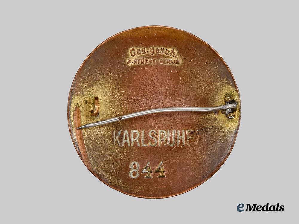 germany,_third_reich._a_german_red_cross_active_membership_badge,_karlsruhe_district,_by_alfred_stübbe___m_n_c2643