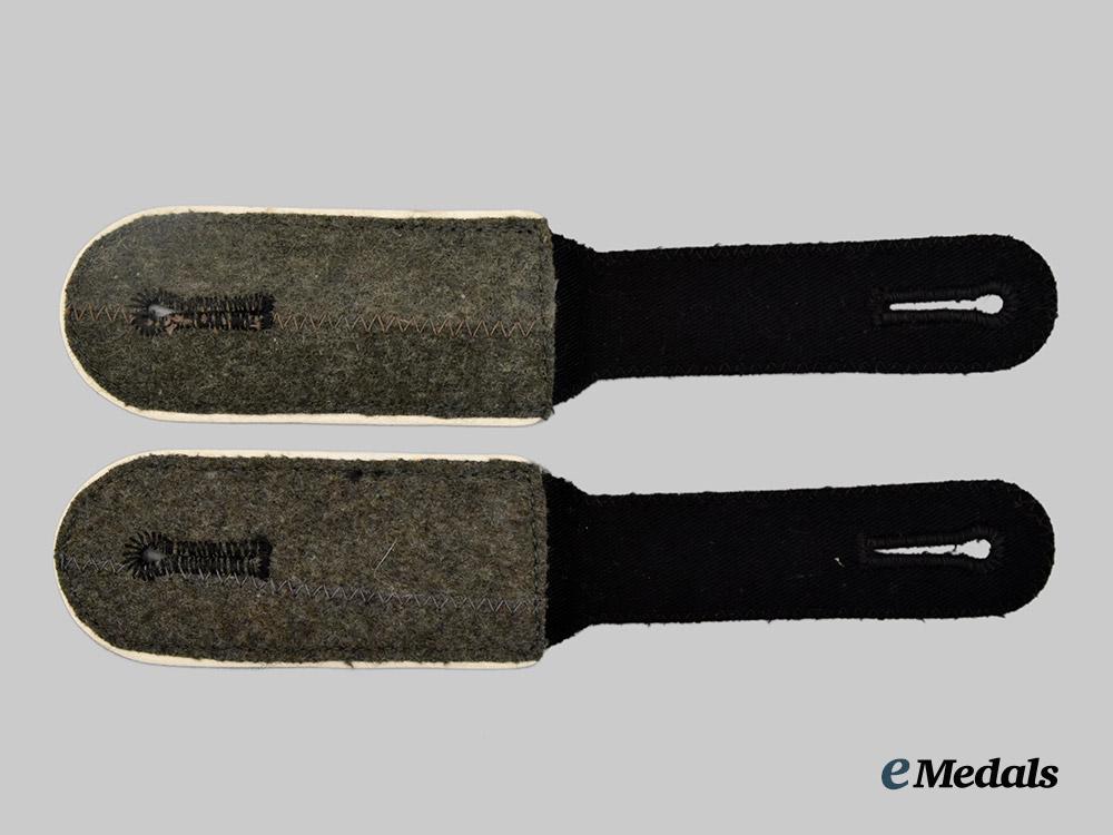 germany,_s_s._a_mint_set_of_waffen-_s_s_infantry_enlisted_ranks_shoulder_straps___m_n_c2646