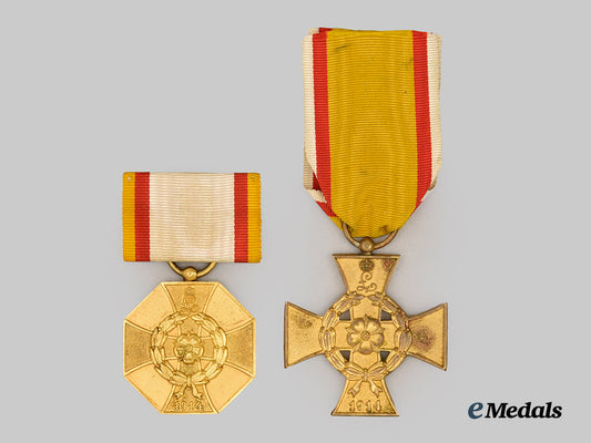 lippe-_detmold,_principality._a_pair_of_first_world_war_service_decorations___m_n_c2660
