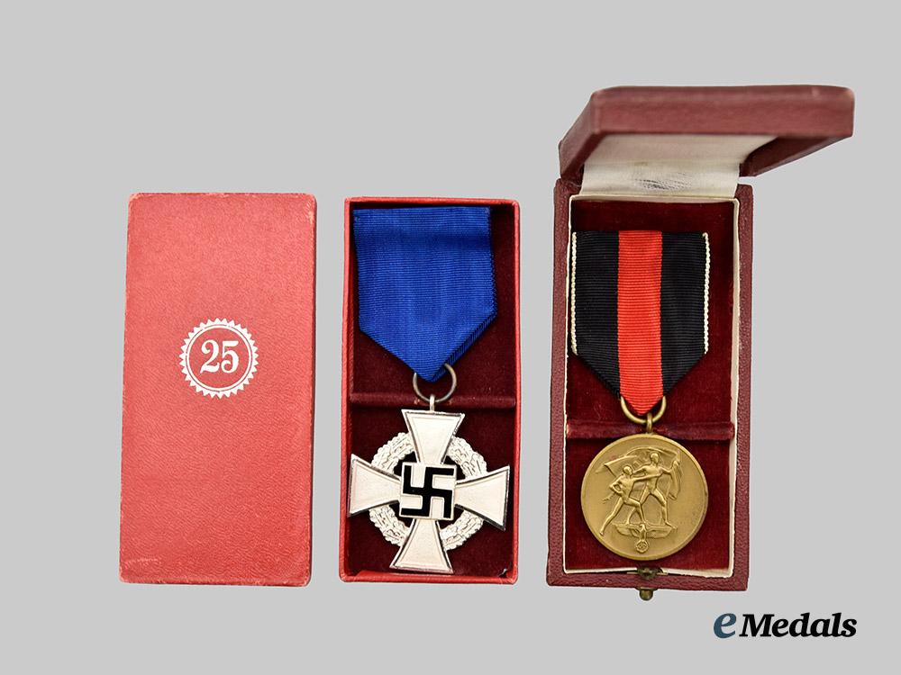 germany,_third_reich._a_pair_of_cased_medals_for_civil_and_occupation_service___m_n_c2667