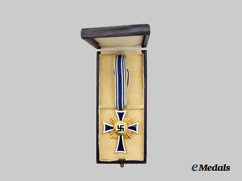 germany,_third_reich._an_honour_cross_of_the_german_mother,_gold_grade_with_case,_by_rudolf_souval___m_n_c2675