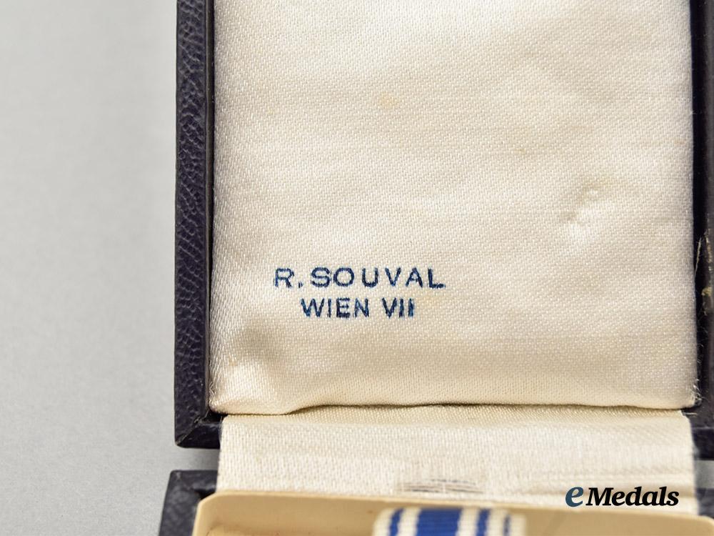 germany,_third_reich._an_honour_cross_of_the_german_mother,_gold_grade_with_case,_by_rudolf_souval___m_n_c2676