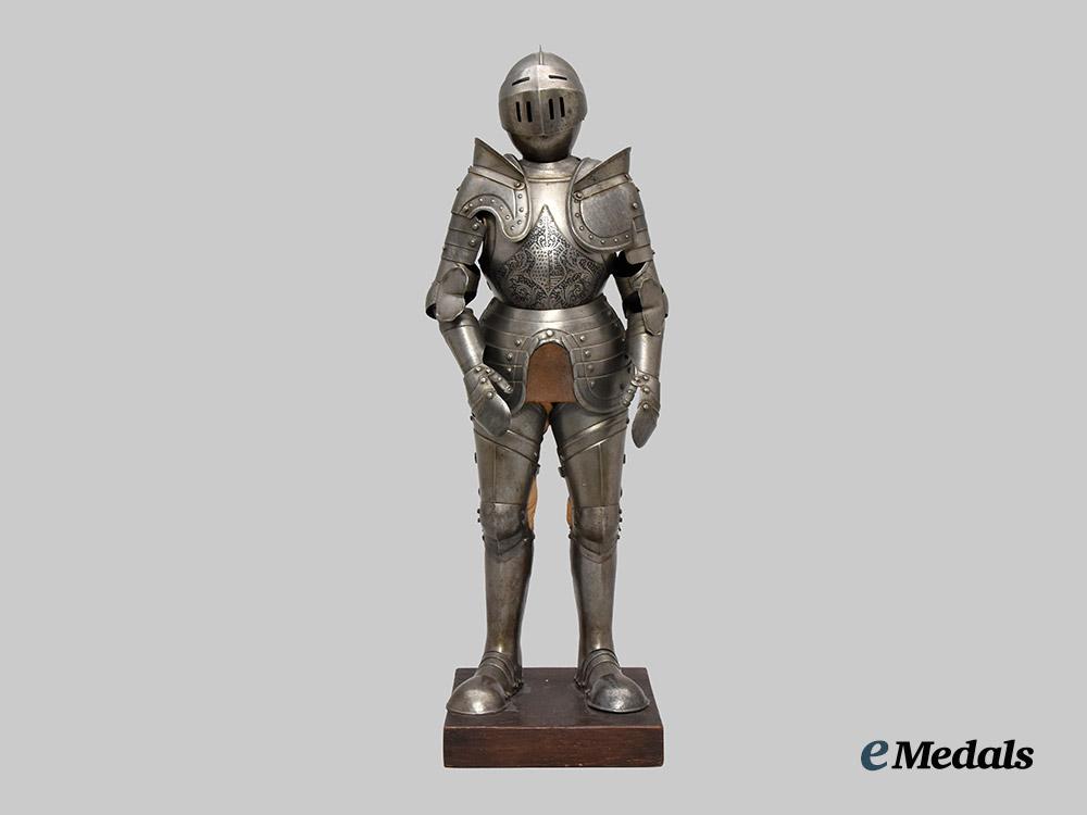international._a_medieval_knight_statue,_c.1930___m_n_c2855