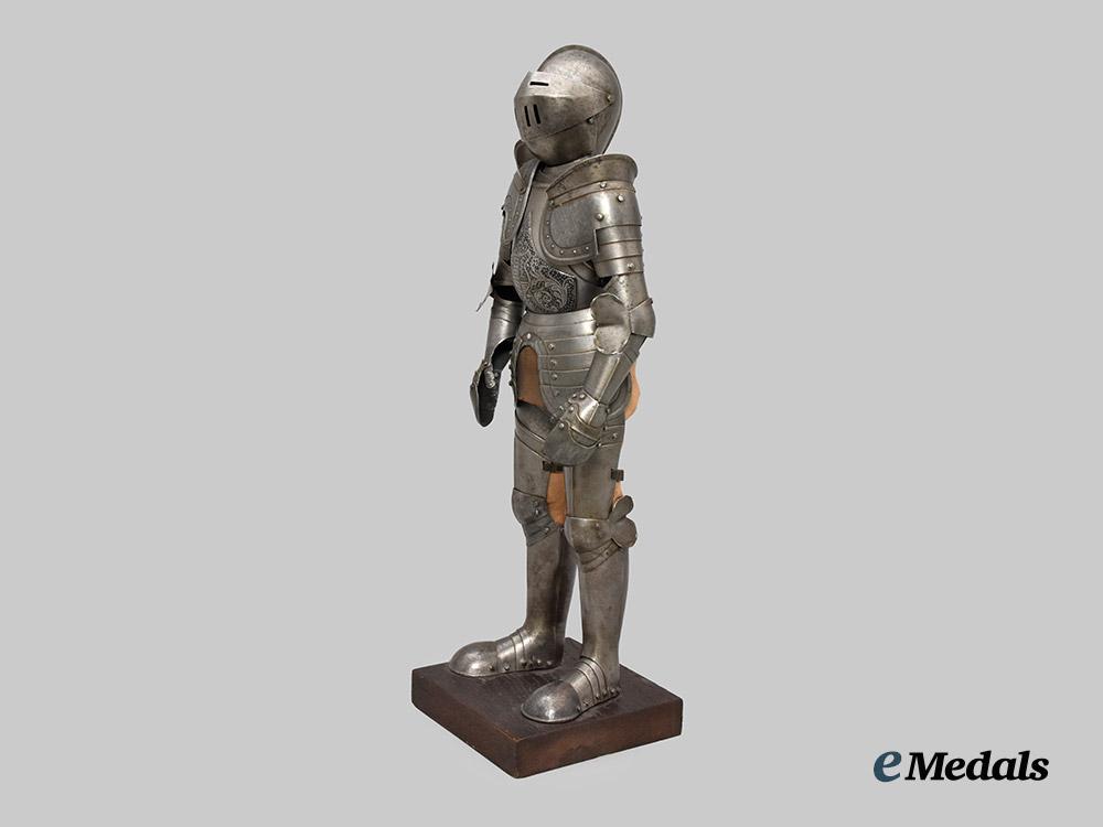 international._a_medieval_knight_statue,_c.1930___m_n_c2858