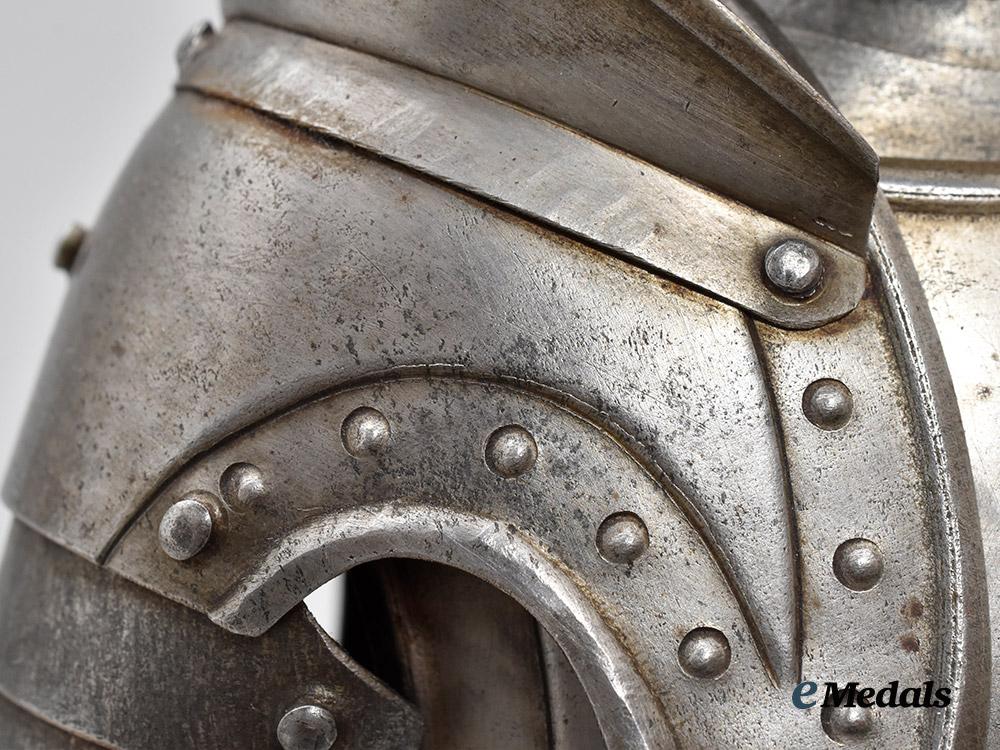international._a_medieval_knight_statue,_c.1930___m_n_c2862
