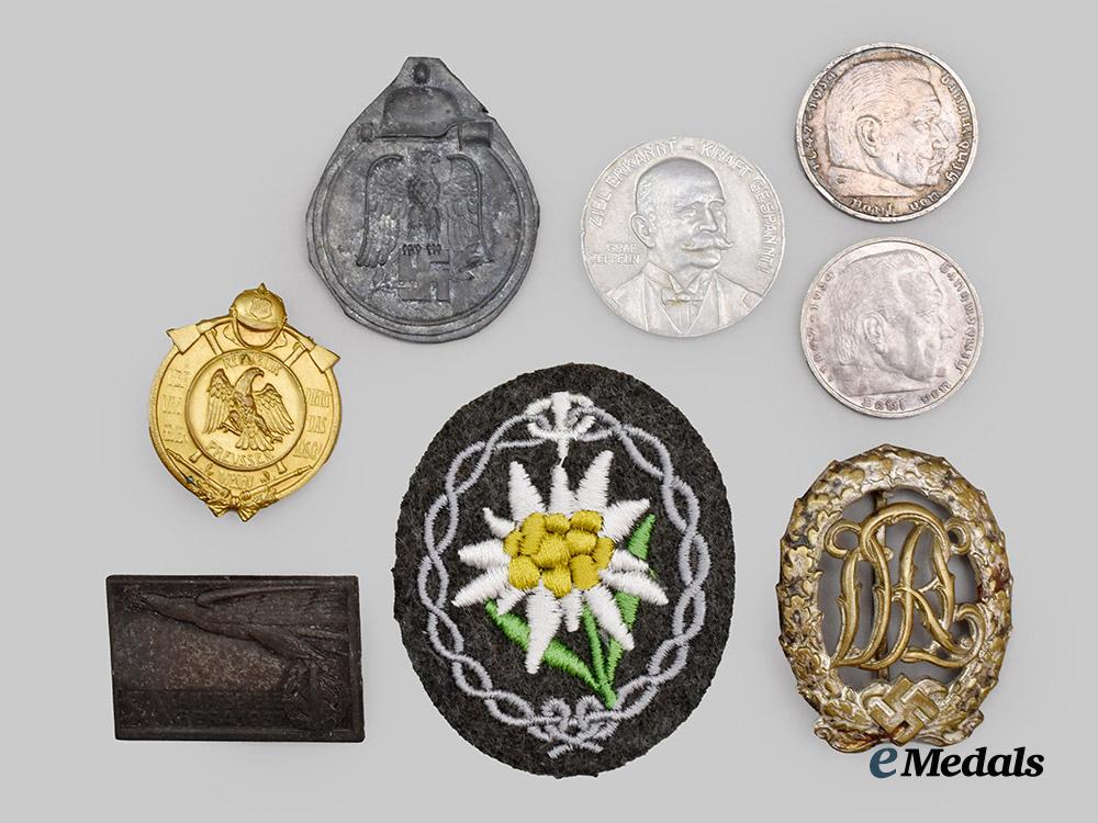 germany,_third_reich._a_mixed_lot_of_badges,_insignia,_and_coins___m_n_c2903