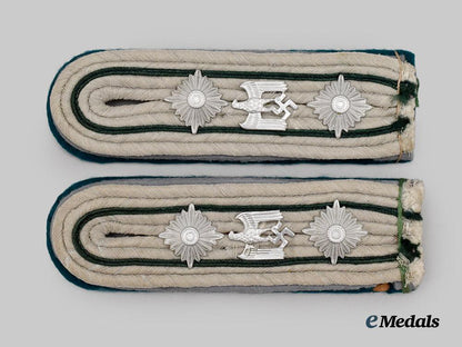 germany,_wehrmacht._a_set_of_kriegsverwaltungsinspektor_shoulder_boards___m_n_c2942