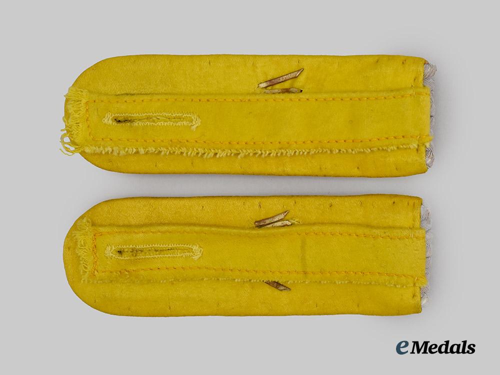 germany,_heer._a_set_of_signals_leutnant_shoulder_boards___m_n_c2970