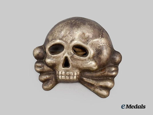 germany,_s_s._a_first_pattern_totenkopf_visor_cap_insignia___m_n_c2973