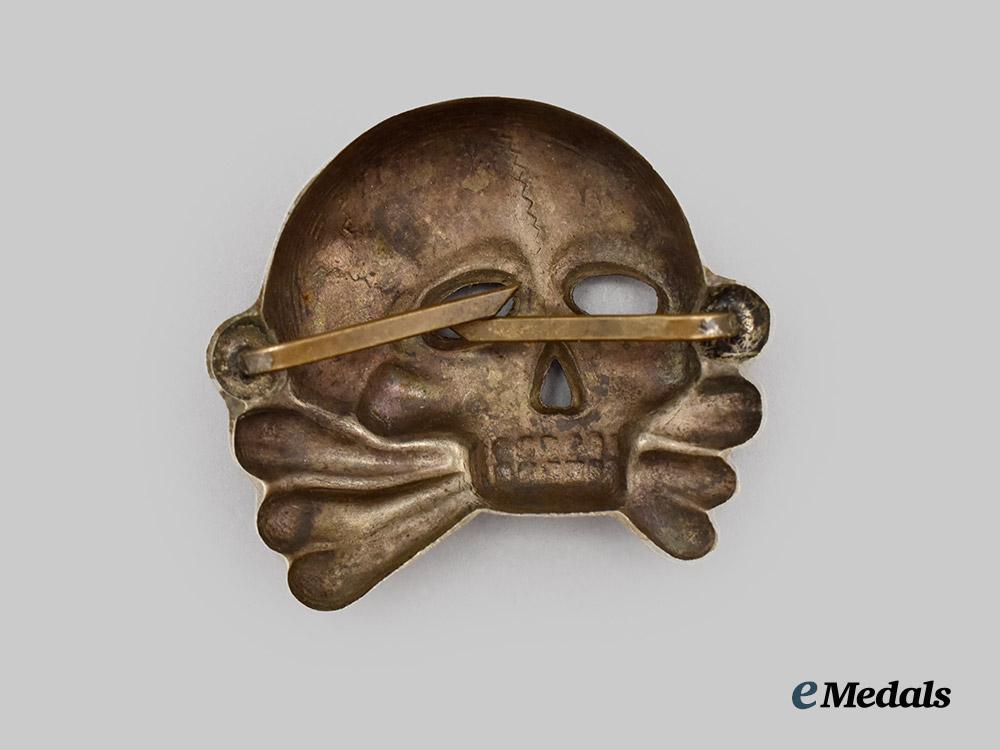 germany,_s_s._a_first_pattern_totenkopf_visor_cap_insignia___m_n_c2974