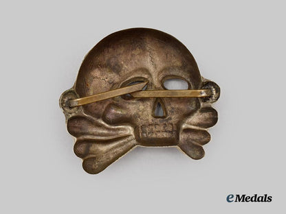 germany,_s_s._a_first_pattern_totenkopf_visor_cap_insignia___m_n_c2974