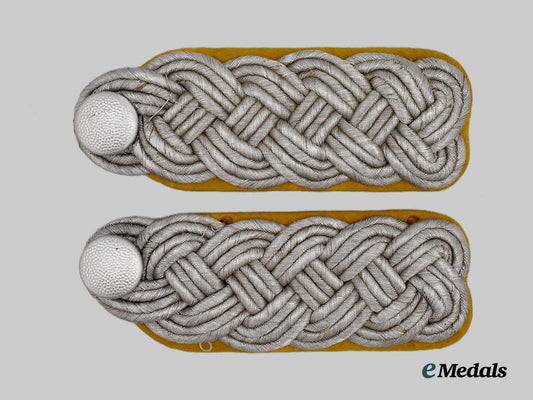 germany,_luftwaffe._a_set_of_flight_personnel_major_shoulder_boards___m_n_c2986