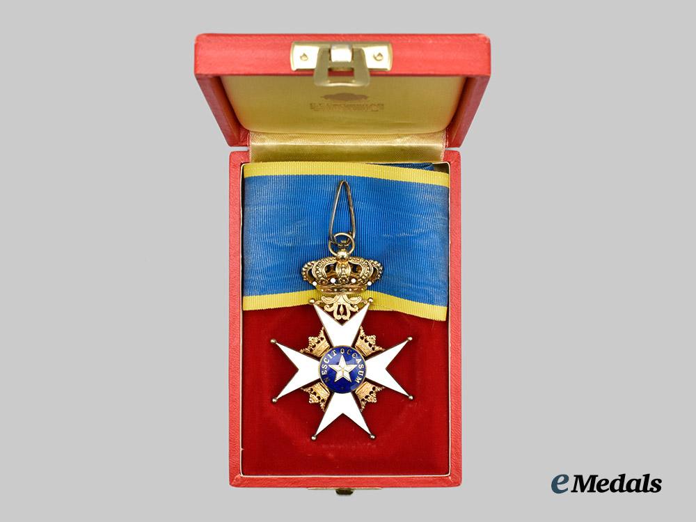 sweden,_kingdom._a_cased_royal_order_of_the_polar_star_to_dottore_p._meschini,_i_i._class_commander,_type_i_i,_by_c._f._carlman,_c.1930___m_n_c3012