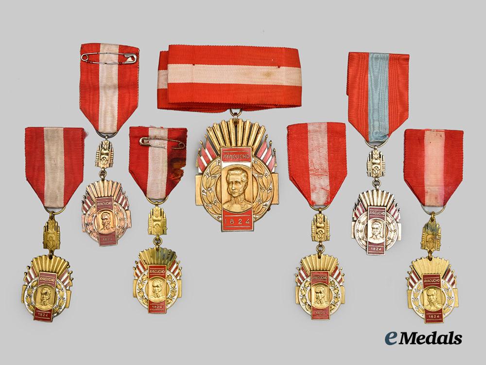 peru,_republic._a_lot_of_seven_military_orders_of_ayacucho(_i_i_i._class/_i_v._class/_v._class)___m_n_c3031