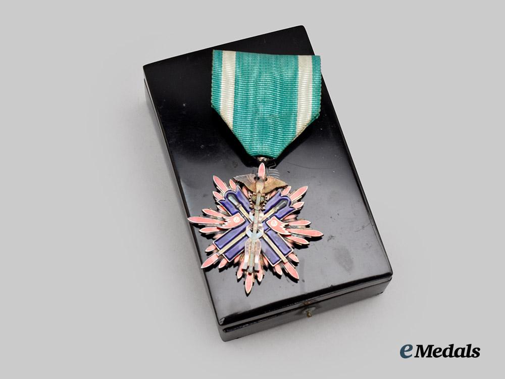 japan,_empire._an_order_of_the_golden_kite,_v_class_in_case___m_n_c3046
