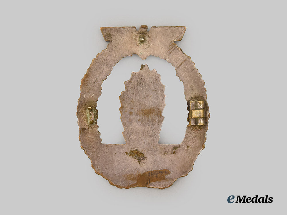 germany,_kriegsmarine._a_lot_of_awards_and_accessories_to_a_kriegsmarine_sailor_in_the_mediterranean_theatre___m_n_c3087