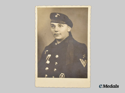 germany,_kriegsmarine._a_lot_of_awards_and_accessories_to_a_kriegsmarine_sailor_in_the_mediterranean_theatre___m_n_c3088