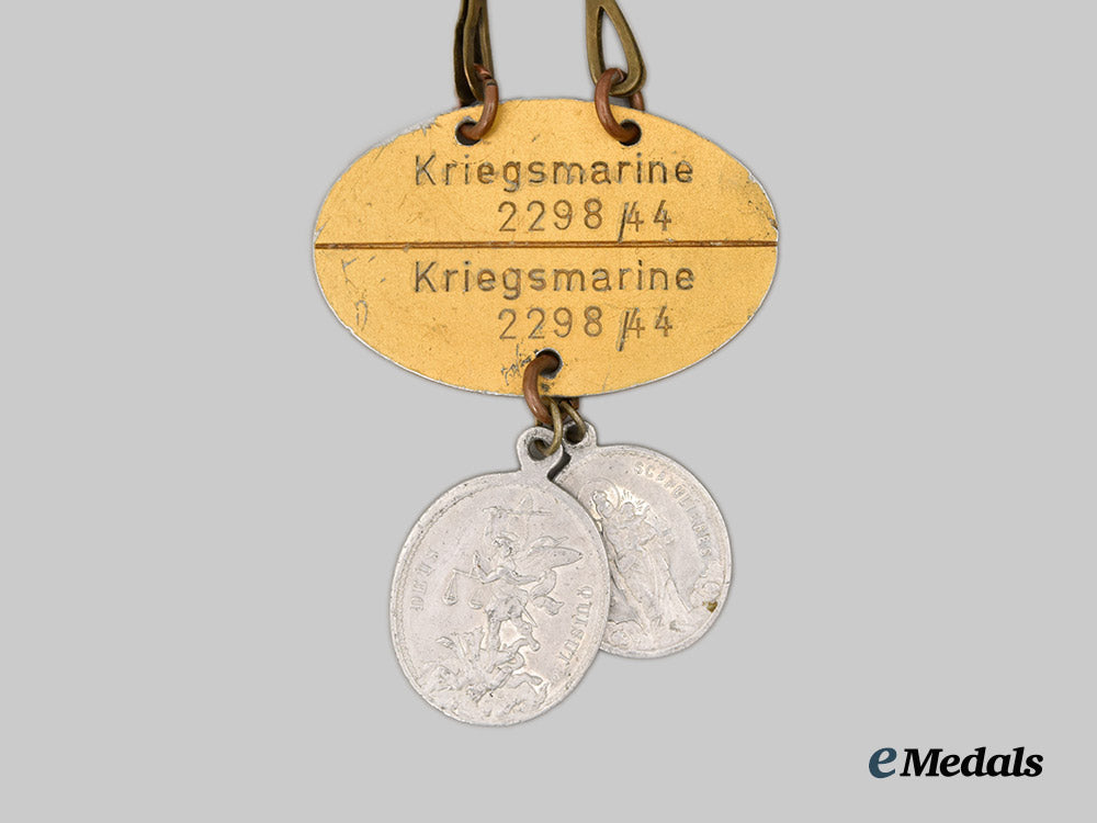 germany,_kriegsmarine._a_lot_of_awards_and_accessories_to_a_kriegsmarine_sailor_in_the_mediterranean_theatre___m_n_c3100