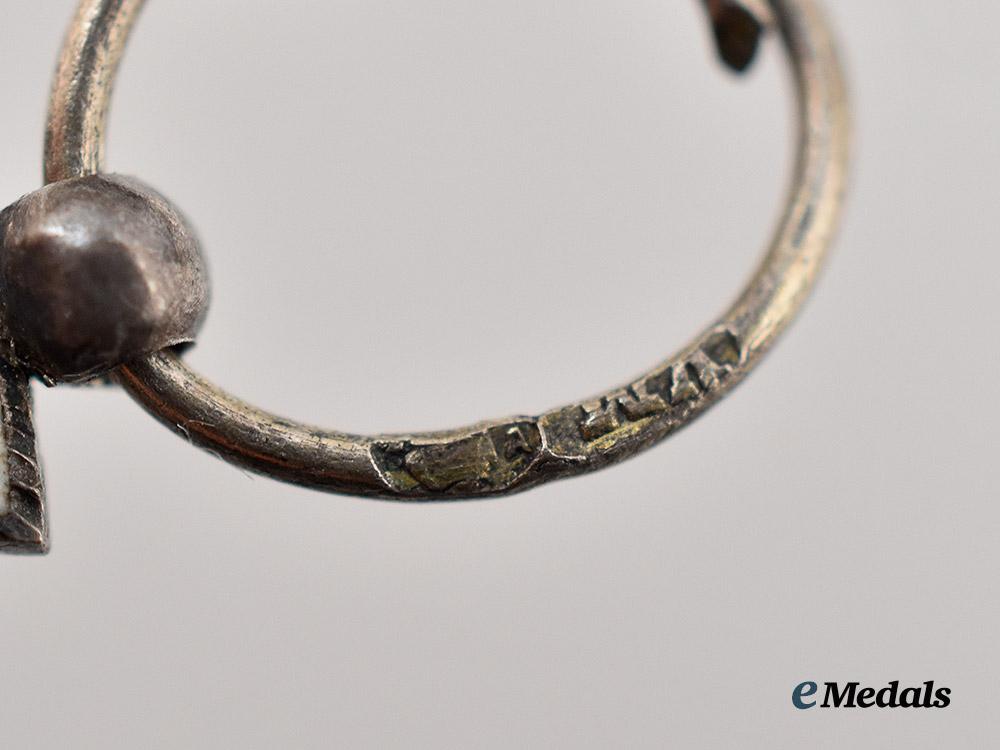 austria,_imperial._a_fine_chain_of_miniature_imperial_orders_by_vincent_mayer,_in_gold,_with_case___m_n_c3107