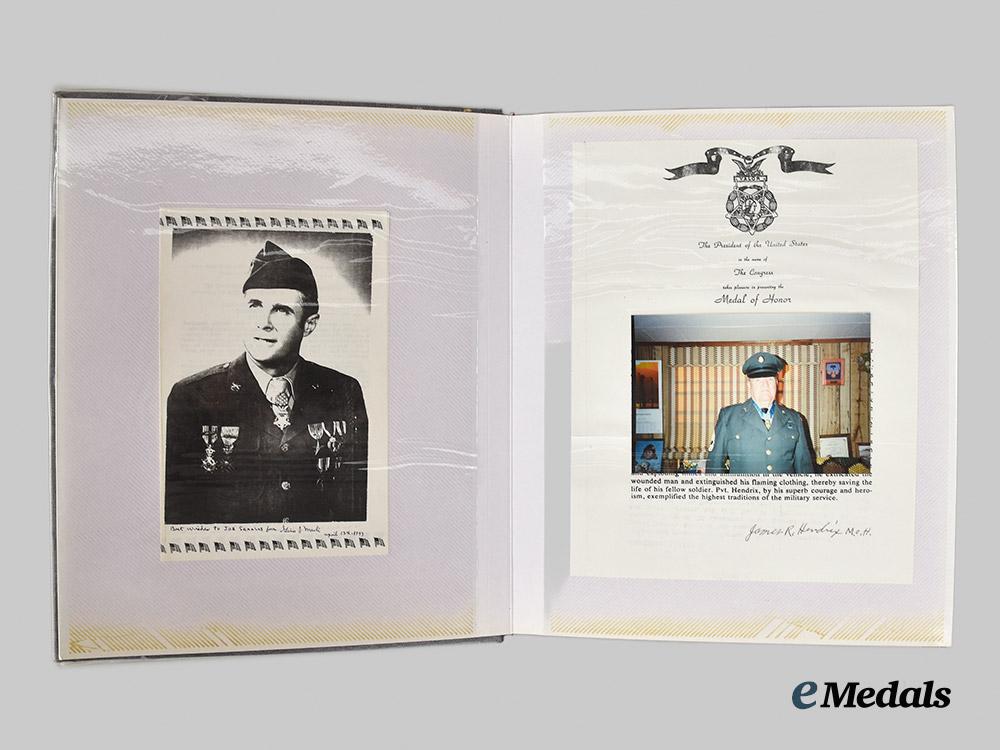 united_states._a_scrapbook_of_congressional_medal_of_honour_recipients'_signatures___m_n_c3125