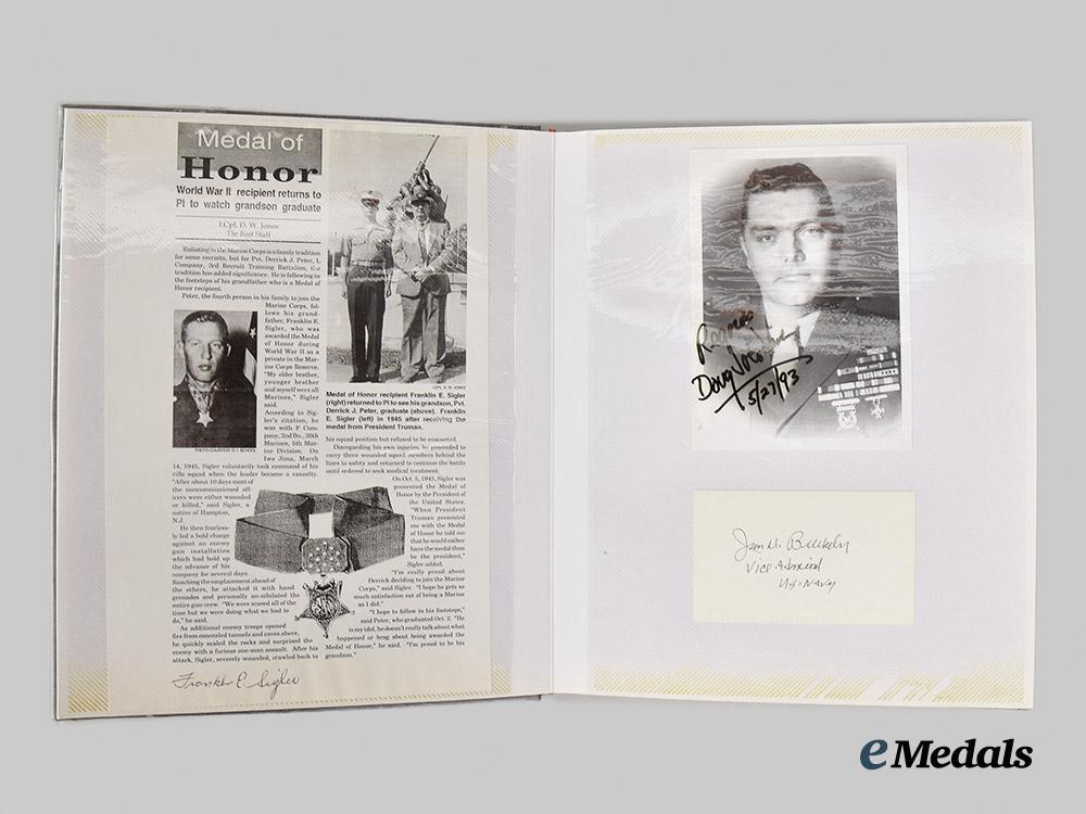 united_states._a_scrapbook_of_congressional_medal_of_honour_recipients'_signatures___m_n_c3128