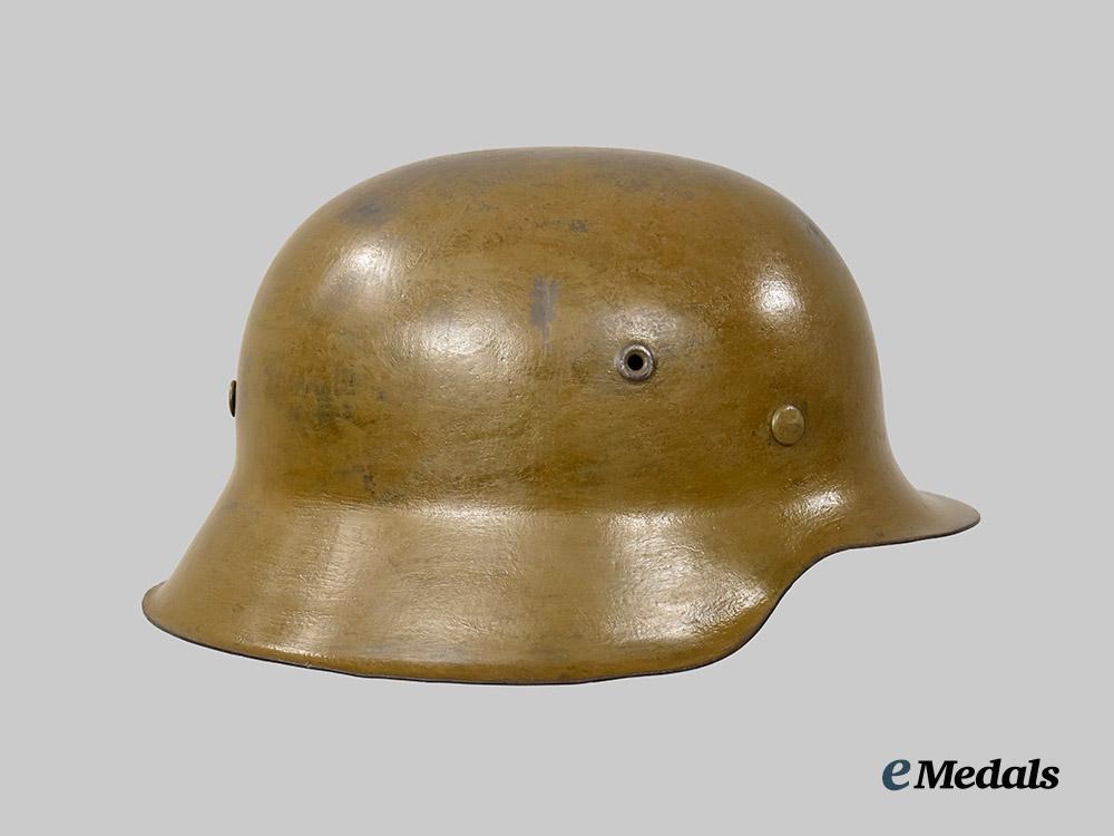 germany,_luftwaffe._an_m42_stahlhelm,_field-_modified_for_the_mediterranean_theatre___m_n_c3129