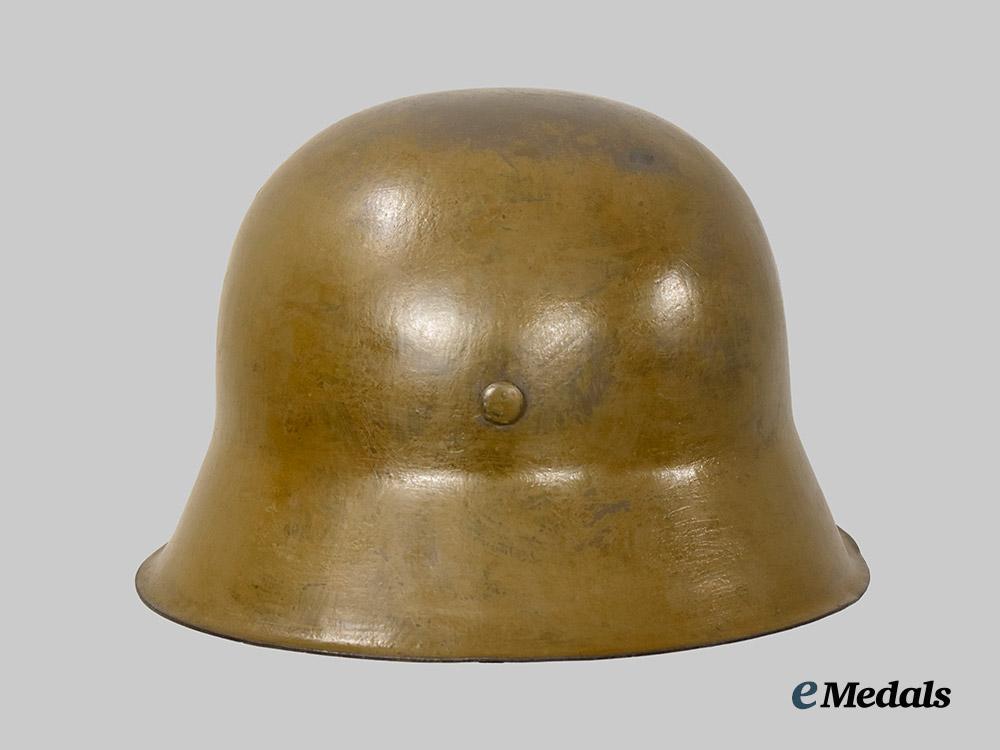 germany,_luftwaffe._an_m42_stahlhelm,_field-_modified_for_the_mediterranean_theatre___m_n_c3131