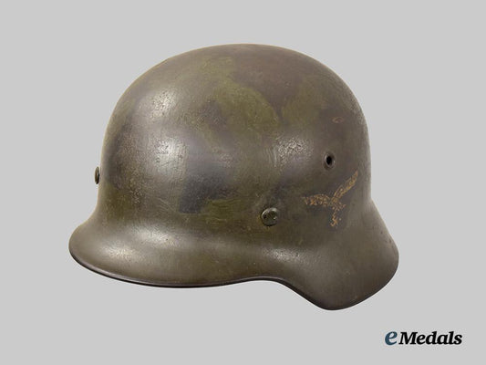germany,_luftwaffe._an_m40_stahlhelm,_owner-_attributed_single_decal_version,_by_eisenhüttenwerke_thale___m_n_c3148
