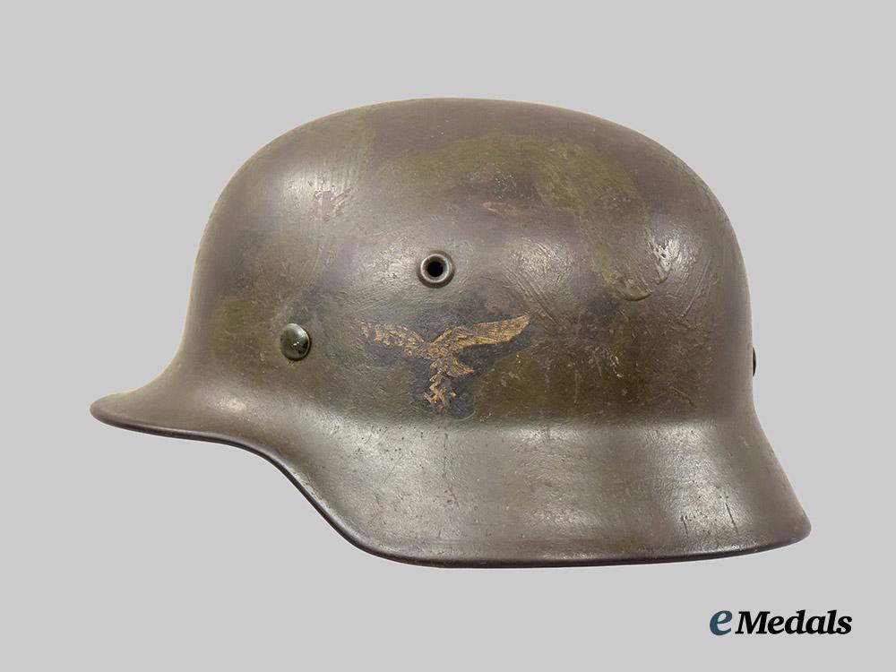 germany,_luftwaffe._an_m40_stahlhelm,_owner-_attributed_single_decal_version,_by_eisenhüttenwerke_thale___m_n_c3150