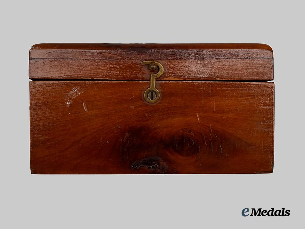germany,_imperial._a_first_world_war_dedicated_trench_art_box_carved_by_a_german_p_o_w_in_bermuda___m_n_c3176