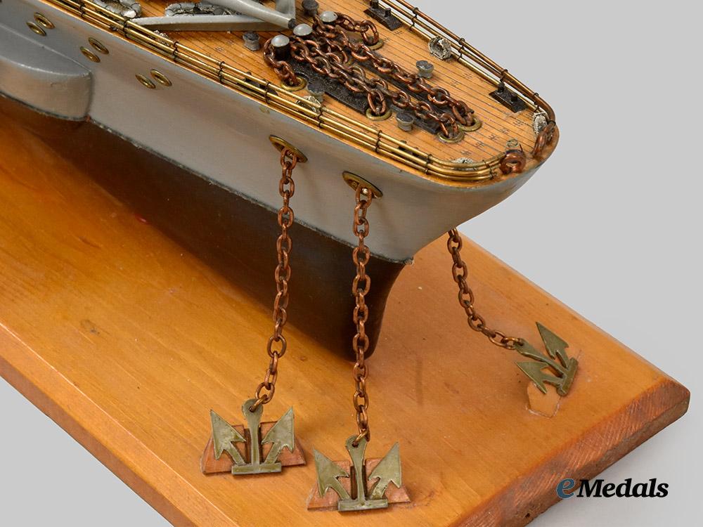 germany,_kriegsmarine._a_superb_battleship_tirpitz_model,_p_o_w_maker-_attributed,_from_canadian_camp100___m_n_c3204