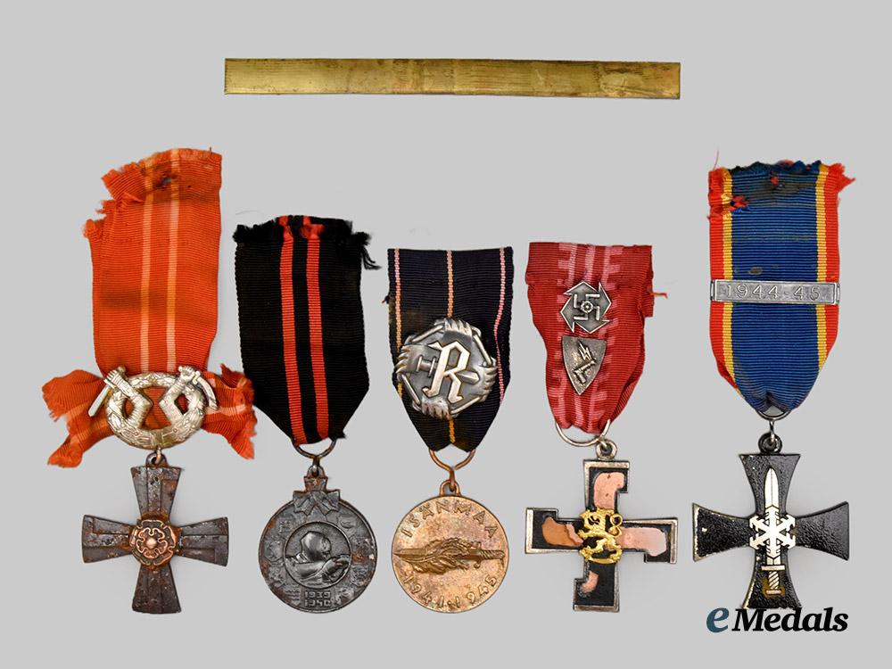 finland._a_lot_of_finnish_medals_and_decorations___m_n_c3205