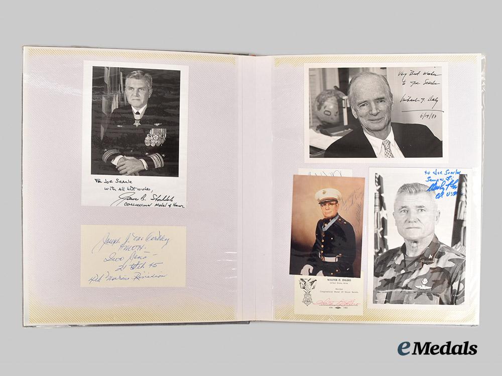 united_states._a_scrapbook_of_congressional_medal_of_honour_recipients'_signatures___m_n_c3210