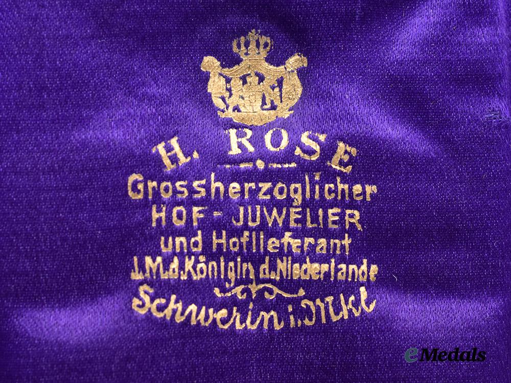 mecklenburg-_schwerin,_grand_duchy._an_order_of_the_griffon,_knight's_cross,_c.1916___m_n_c3219