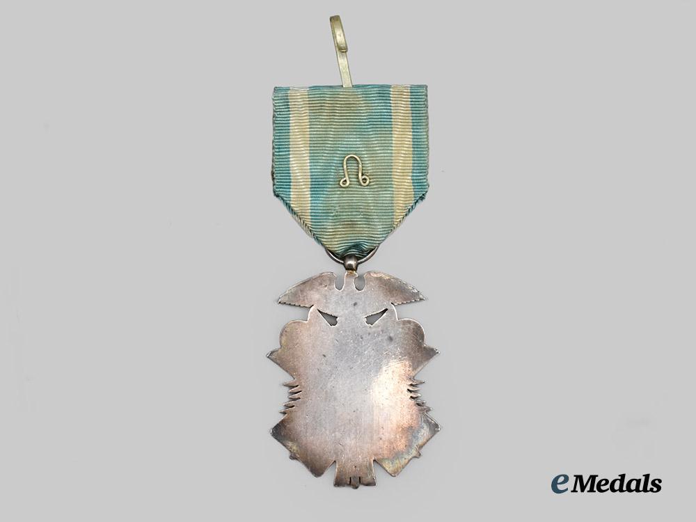japan,_empire._a_cased_order_of_the_golden_kite,_v_i_i._class_breast_badge___m_n_c3251