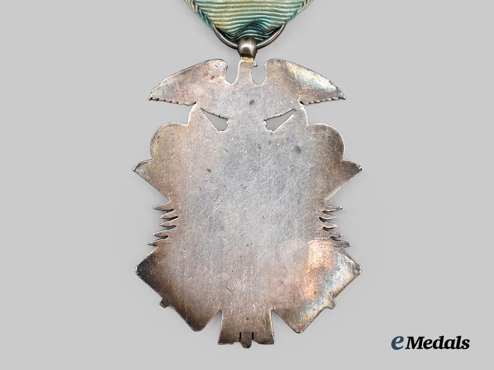 japan,_empire._a_cased_order_of_the_golden_kite,_v_i_i._class_breast_badge___m_n_c3252