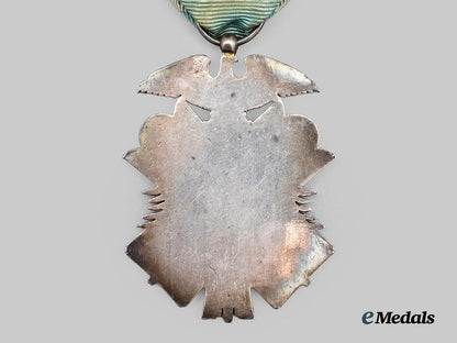 japan,_empire._a_cased_order_of_the_golden_kite,_v_i_i._class_breast_badge___m_n_c3252
