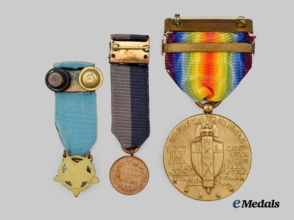 united_states._a_lot_of_three_awards&_decorations___m_n_c3300