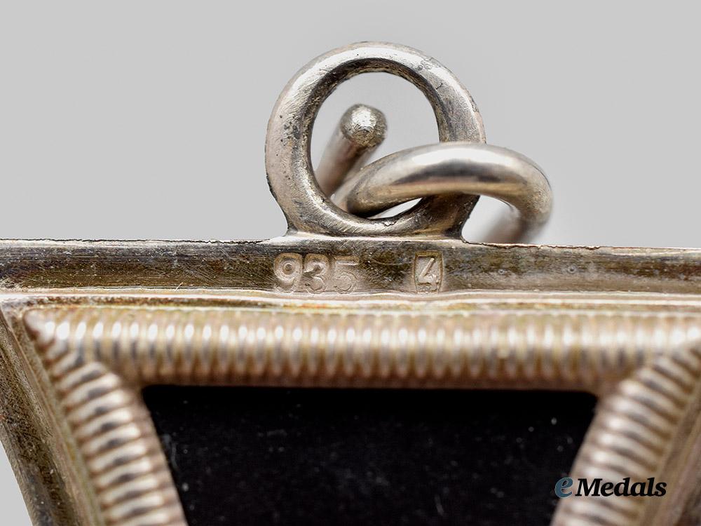 germany,_federal_republic._a_knight’s_cross_of_the_iron_cross,_early_exhibition_example_by_steinhauer&_lück___m_n_c3312