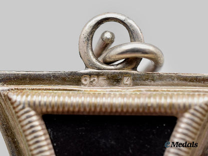 germany,_federal_republic._a_knight’s_cross_of_the_iron_cross,_early_exhibition_example_by_steinhauer&_lück___m_n_c3312
